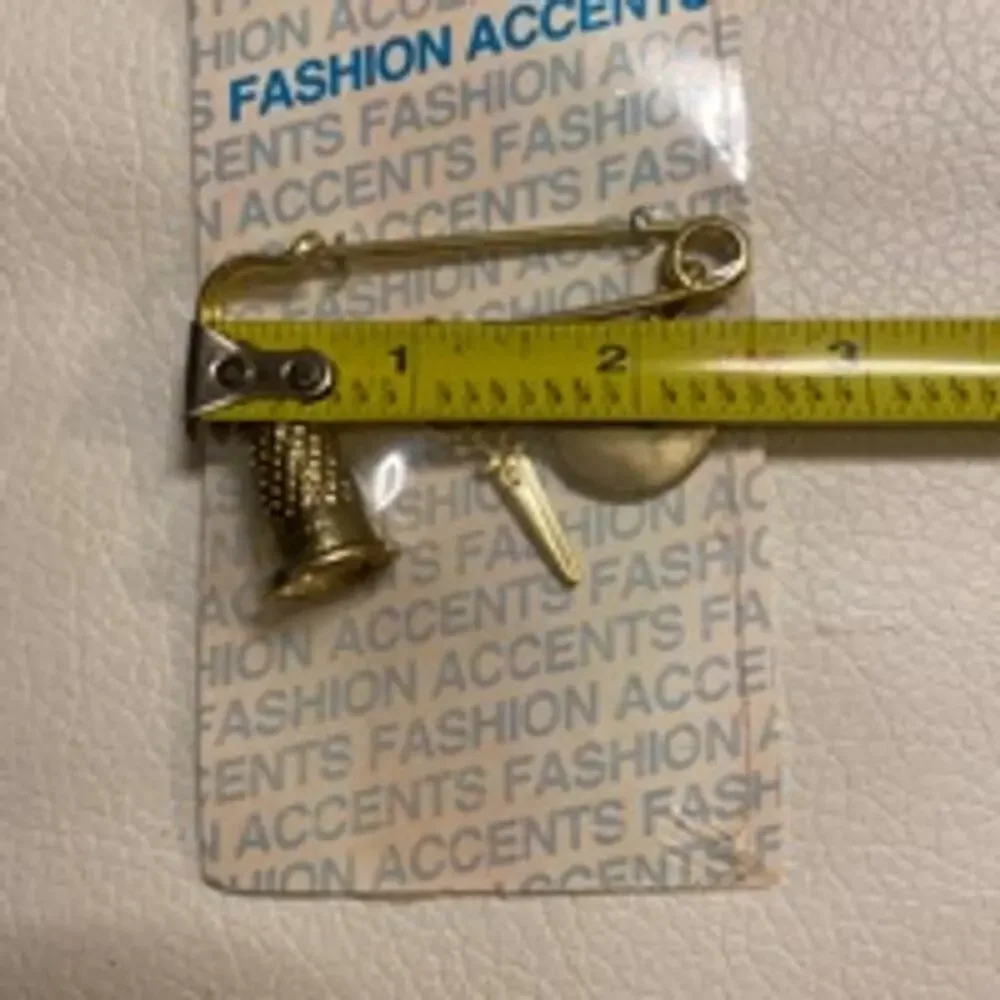 Vintage Fashion Accents Gold Sewing Themed Brooch Pin